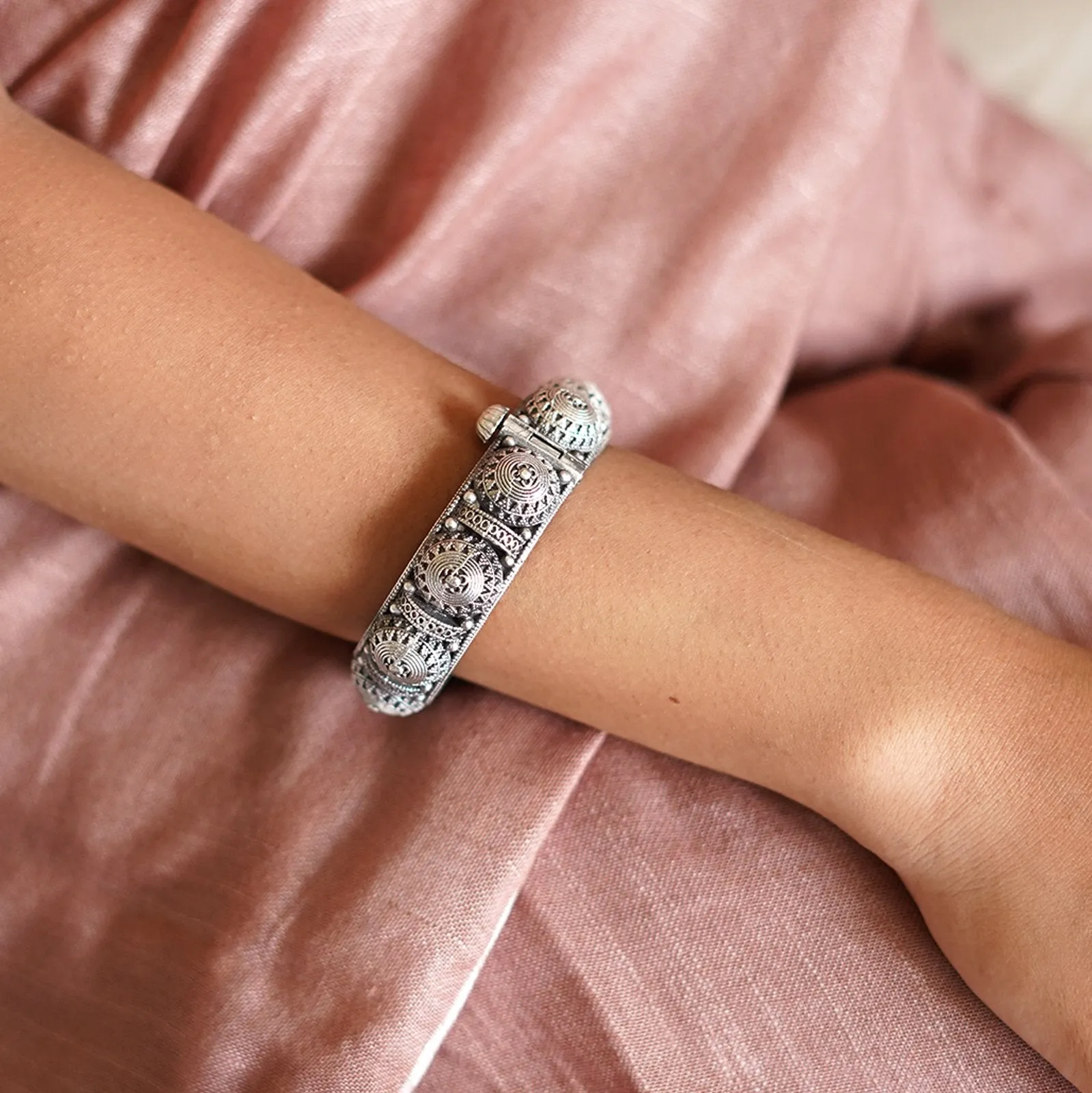 Teejh Siara Silver Oxidised Bangle