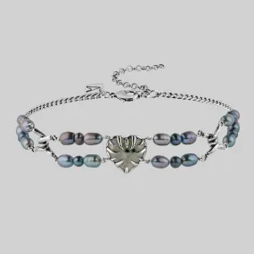 VIRESCENT. Claw Heart Pearl Choker - Silver